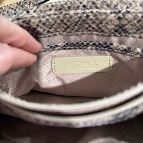 MICHAEL KORS FAUX SNAKE SKIN CLUTCH - Picture 5 of 8